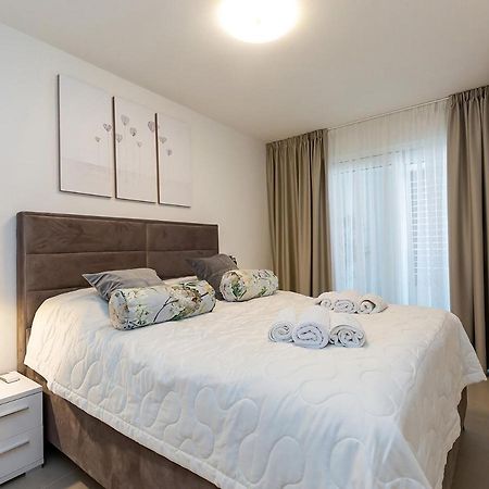 Residence Nar Porec Esterno foto
