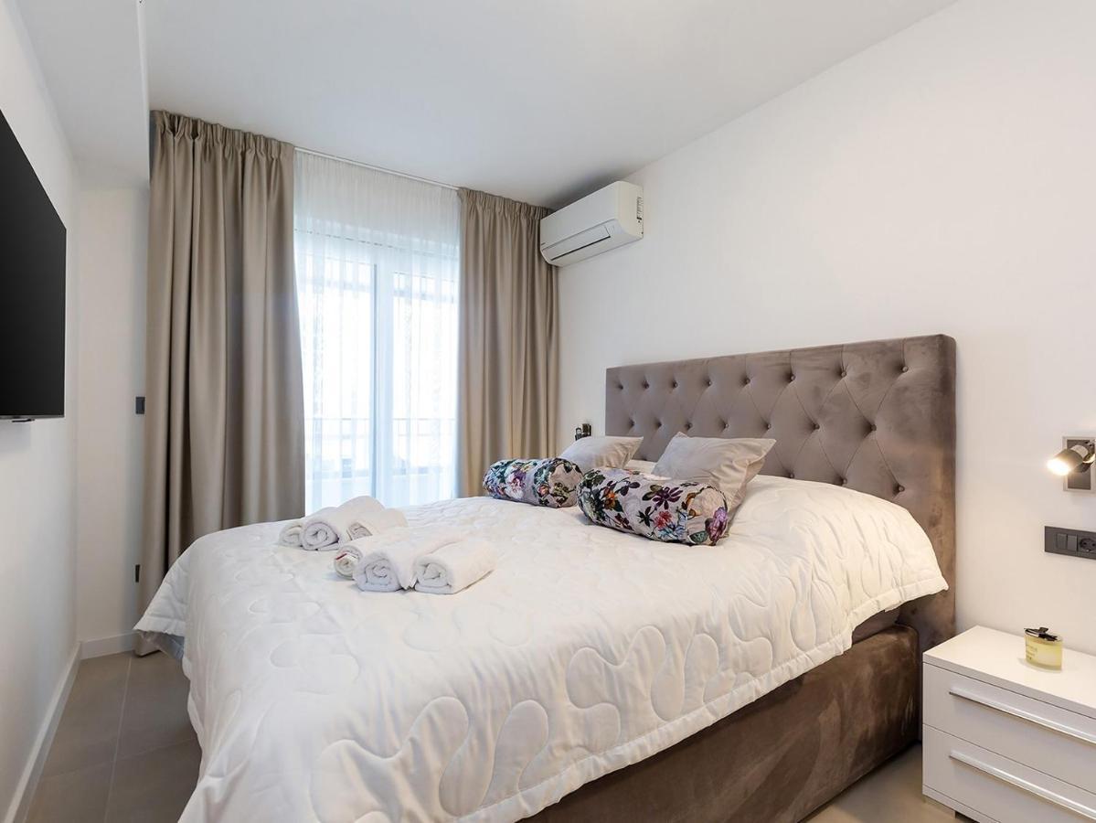Residence Nar Porec Esterno foto