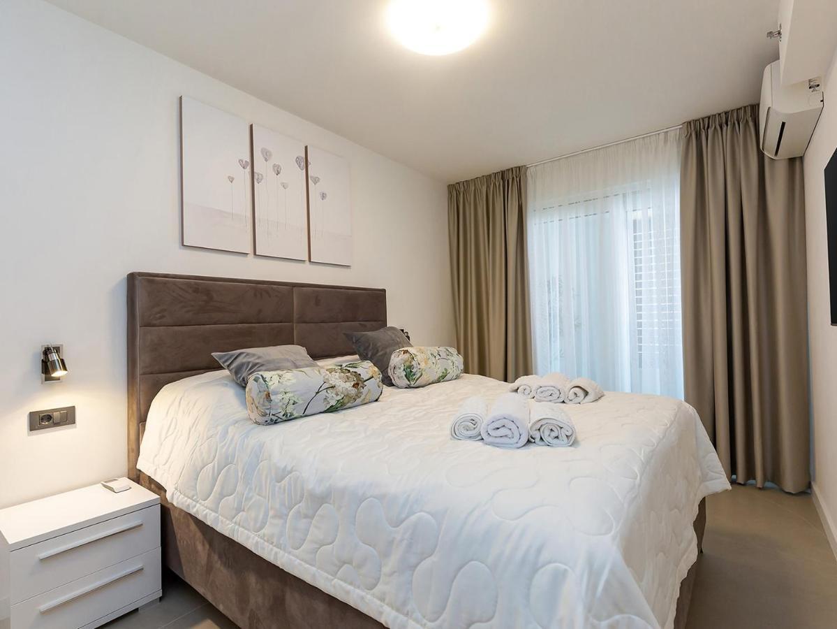 Residence Nar Porec Esterno foto
