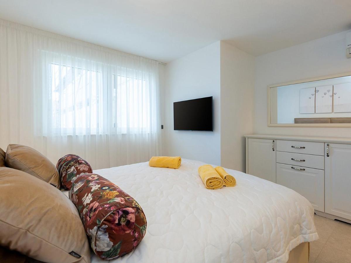 Residence Nar Porec Esterno foto