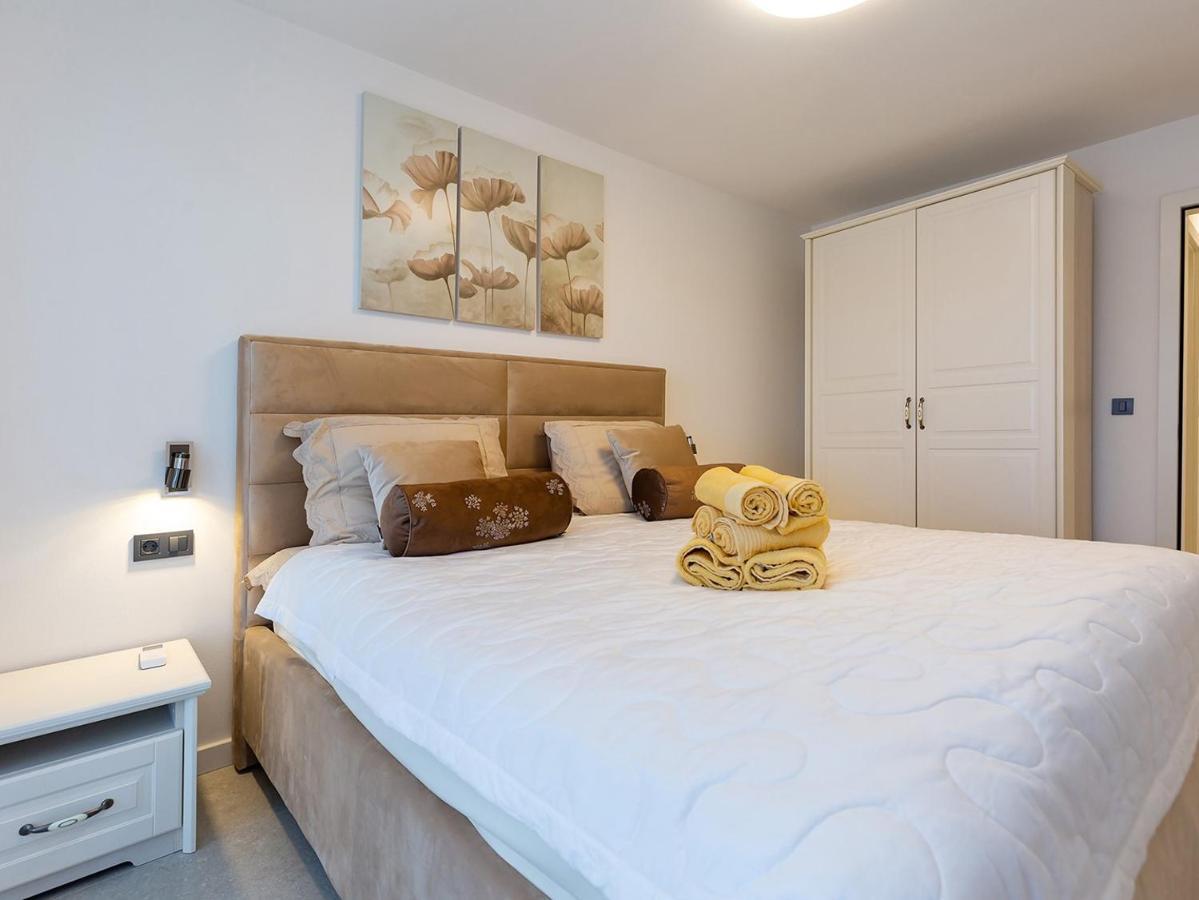 Residence Nar Porec Esterno foto