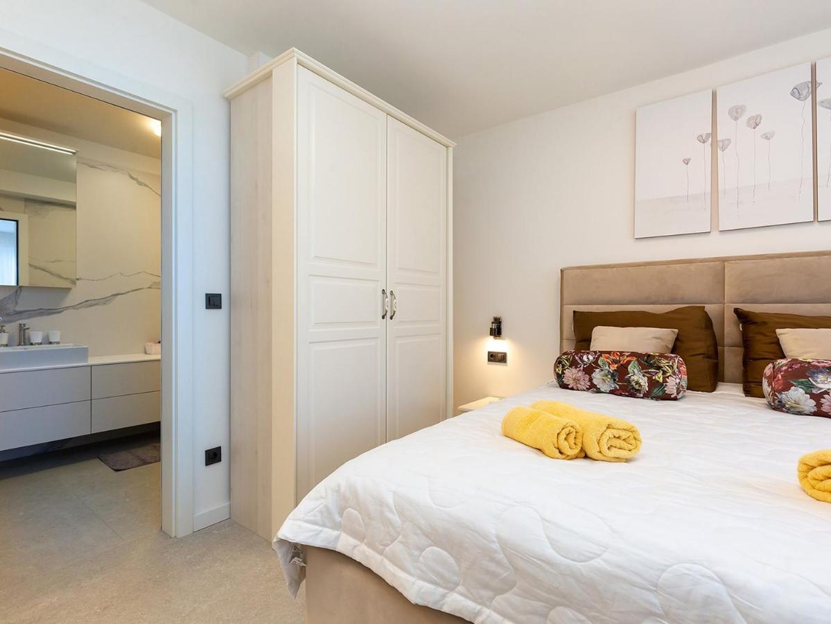 Residence Nar Porec Esterno foto