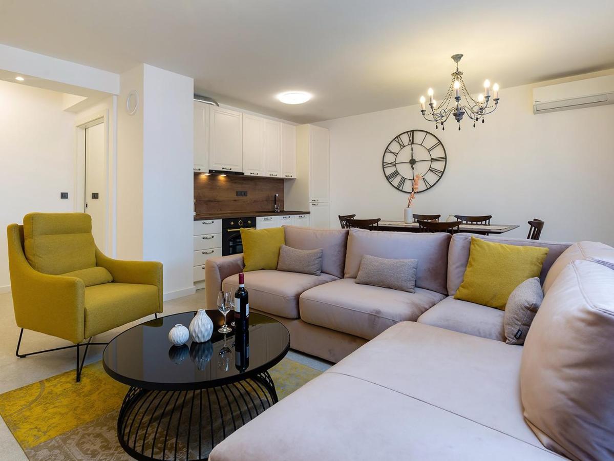 Residence Nar Porec Esterno foto